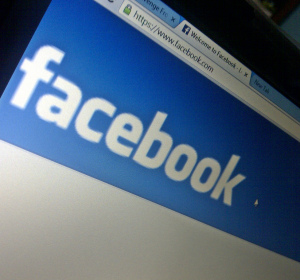 Hombres y mujeres se comunican de forma diferente en Facebook